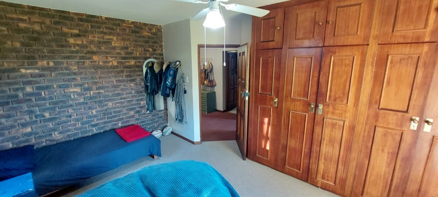 4 Bedroom Property for Sale in Noorsekloof Eastern Cape